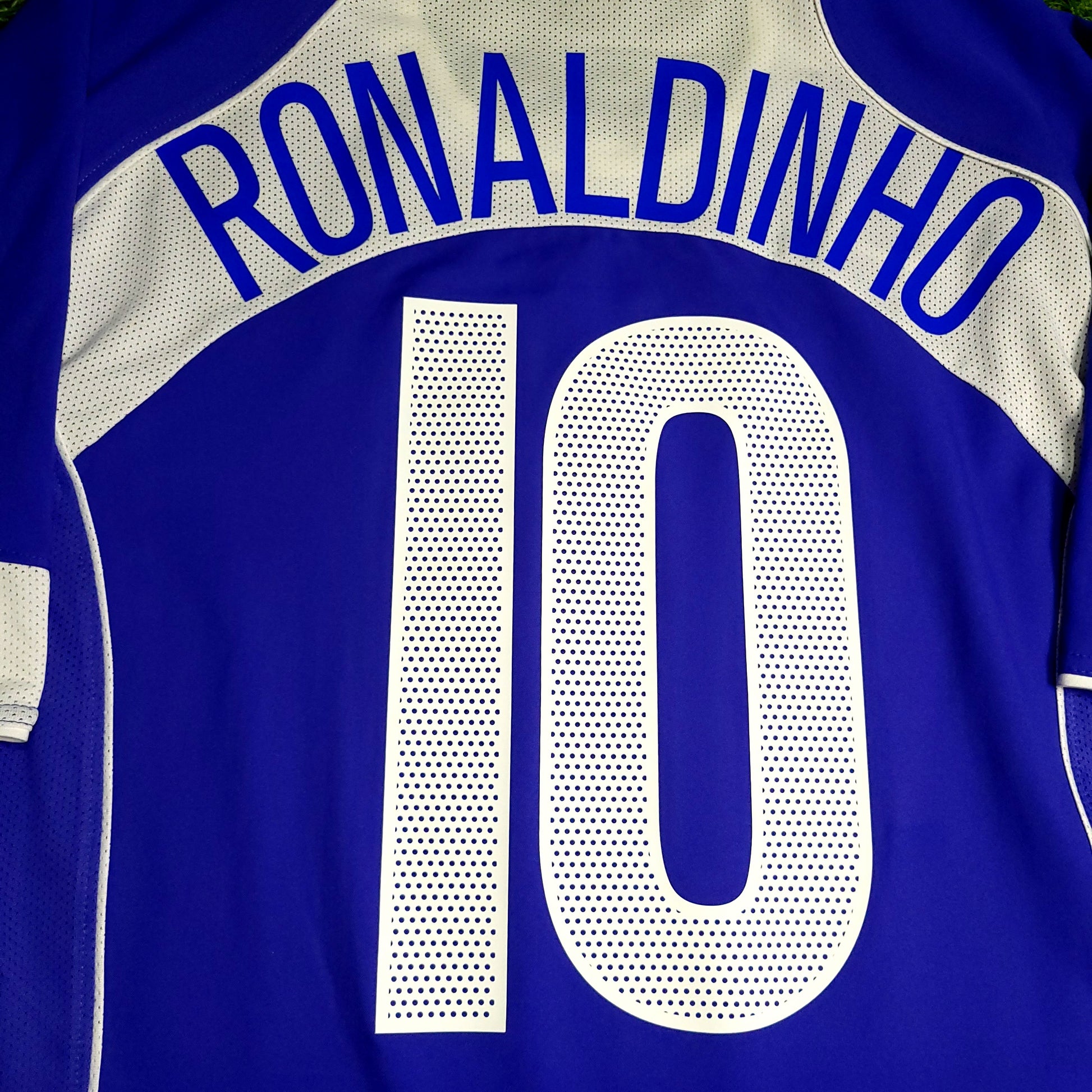 Ronaldinho Nike Brazil 2004 Away Soccer Jersey M - ForeverSoccerJerseys