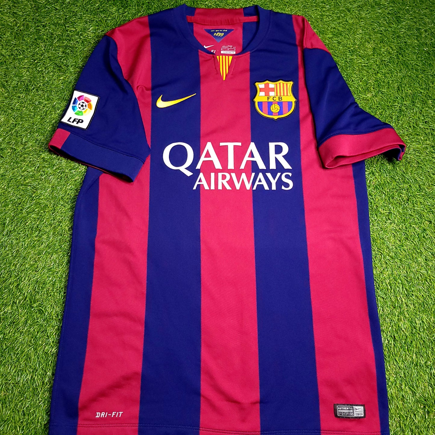 Suarez Barcelona 2014 2015 TREBLE Soccer Jersey M SKU# 610594-422 - ForeverSoccerJerseys