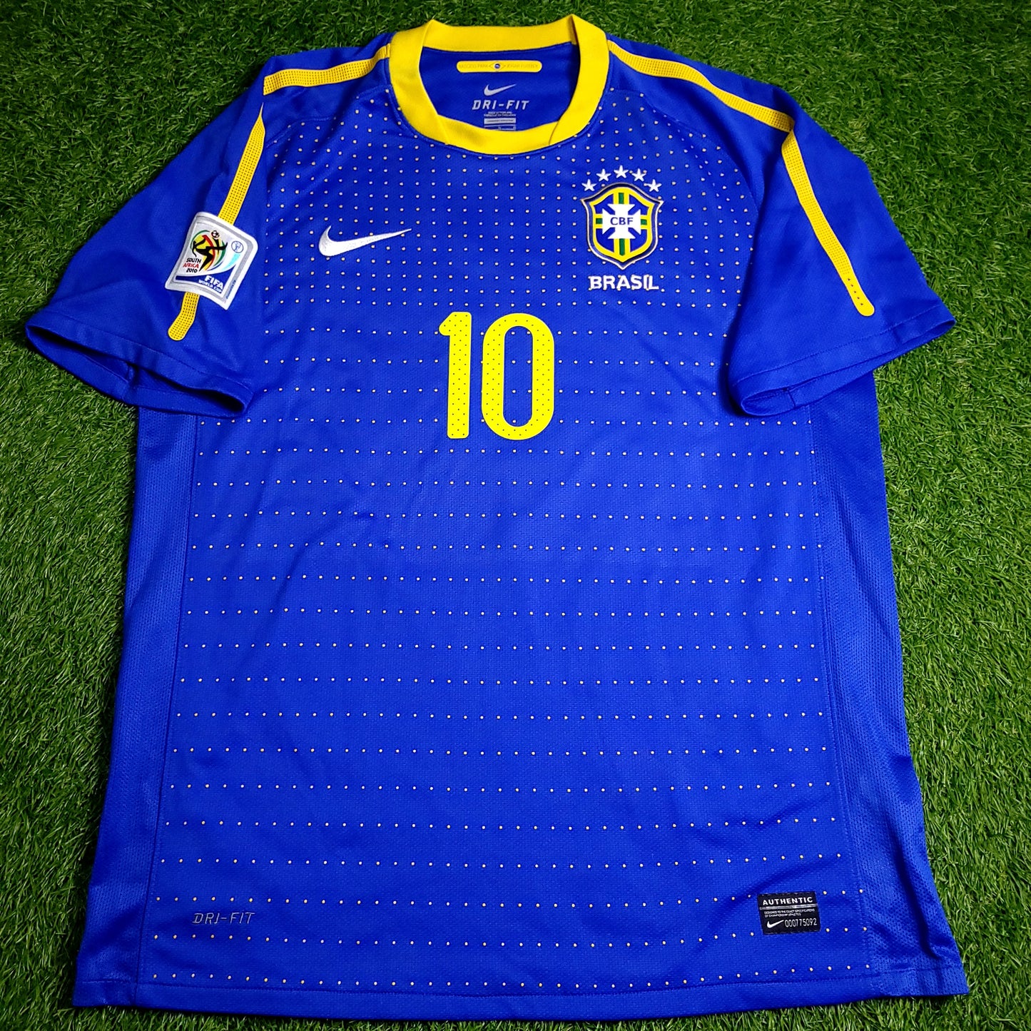 Kaka Brazil 2010 WORLD CUP Away Soccer Jersey L SKU# 369251-493