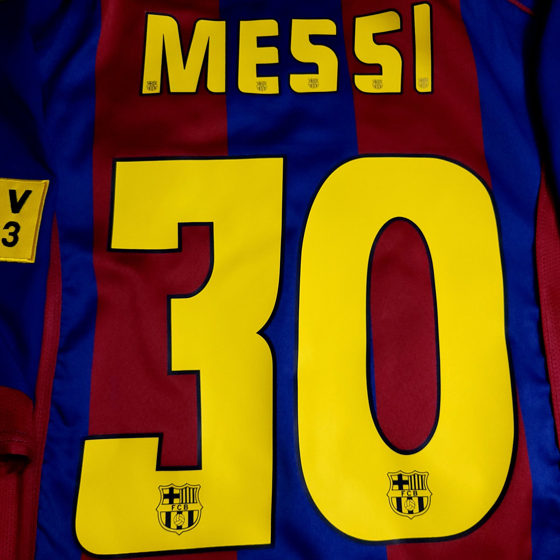 Messi Barcelona DEBUT 2004 2005 Soccer Jersey L SKU# 118861 - ForeverSoccerJerseys