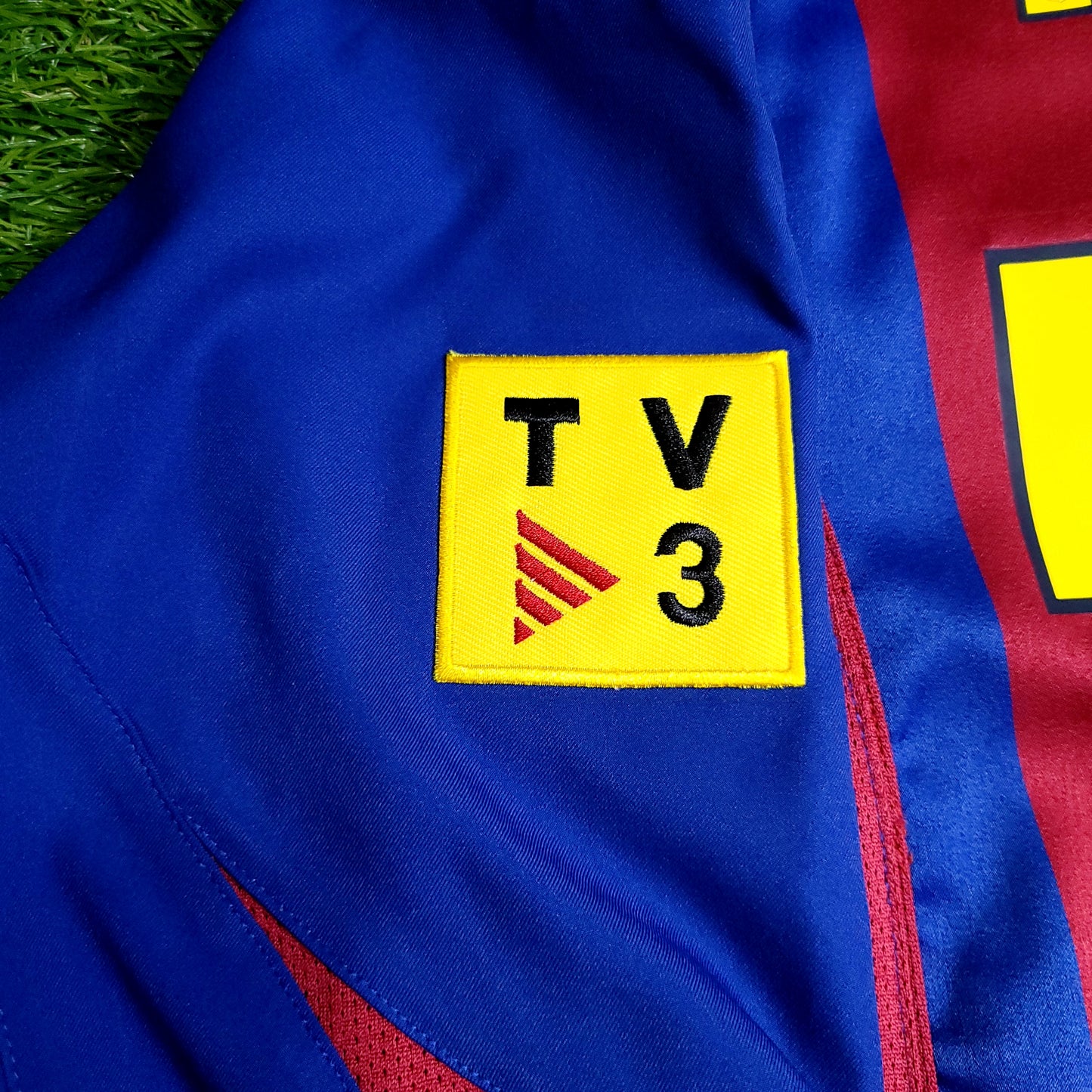 Messi Barcelona DEBUT 2004 2005 Soccer Jersey L SKU# 118861 - ForeverSoccerJerseys