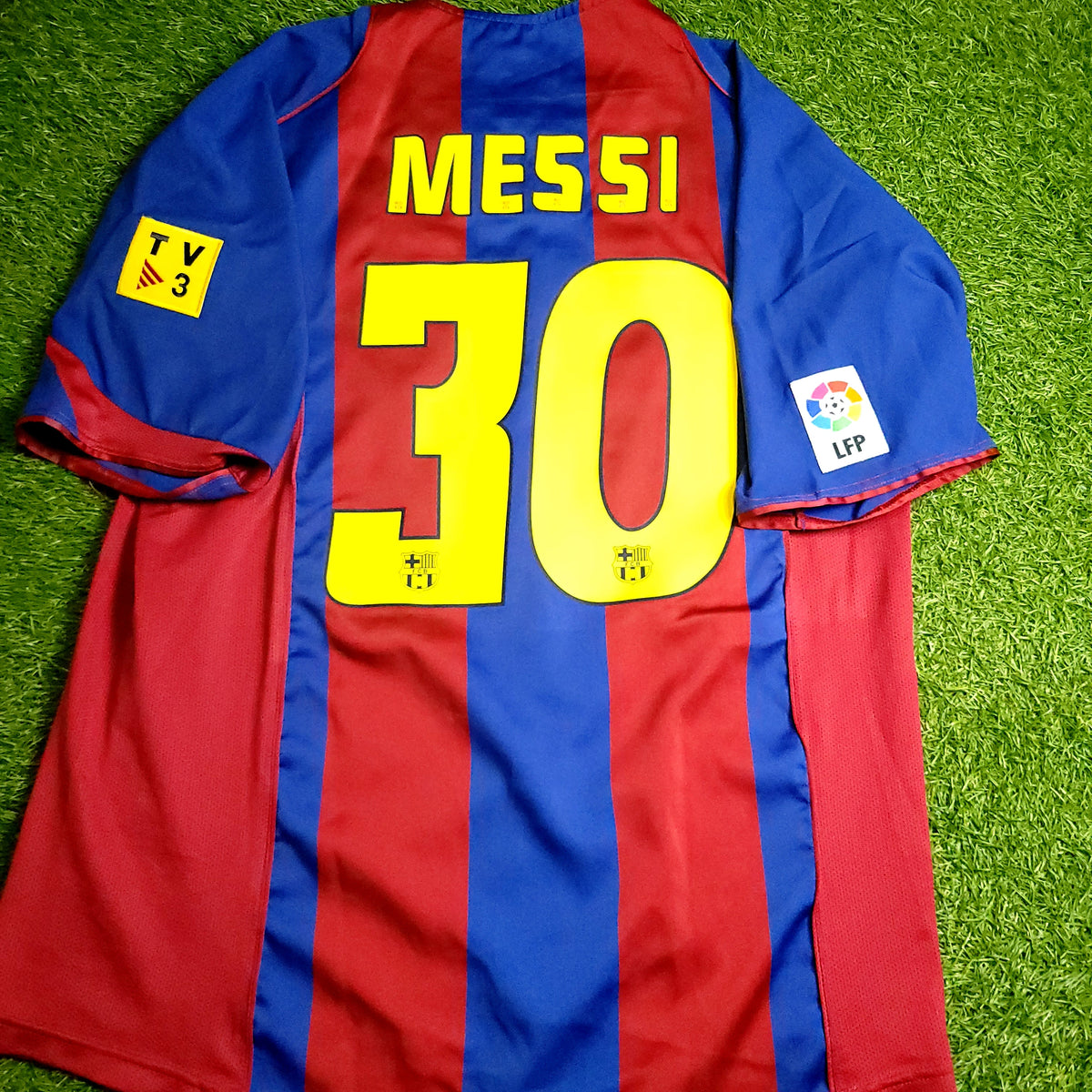 Messi Barcelona DEBUT 2004 2005 Soccer Jersey L SKU# 118861 - ForeverSoccerJerseys