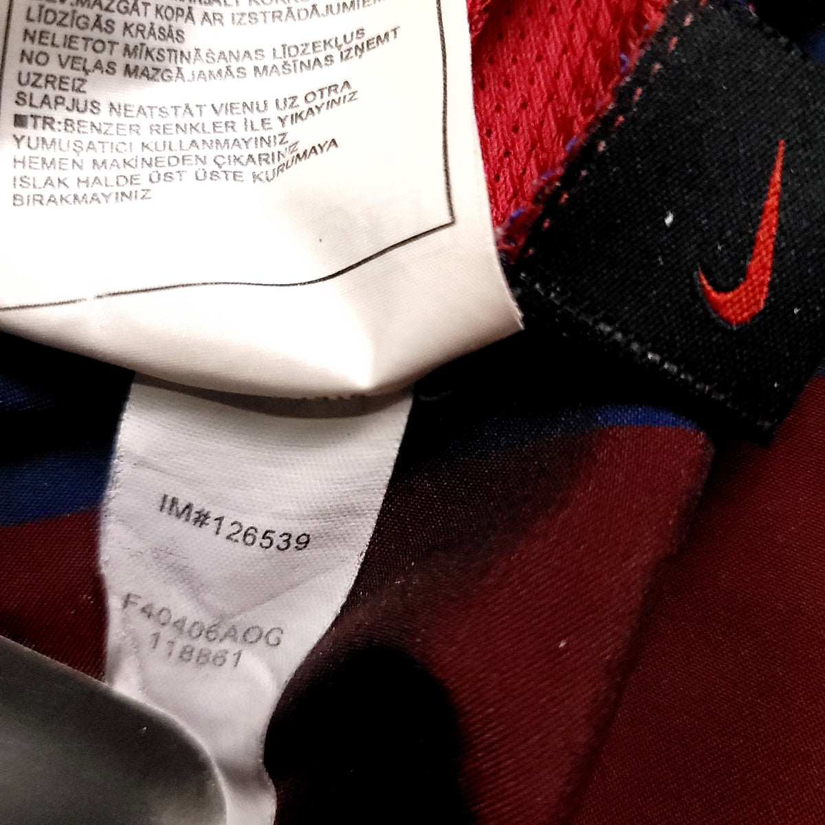Messi Barcelona DEBUT 2004 2005 Soccer Jersey L SKU# 118861 - ForeverSoccerJerseys