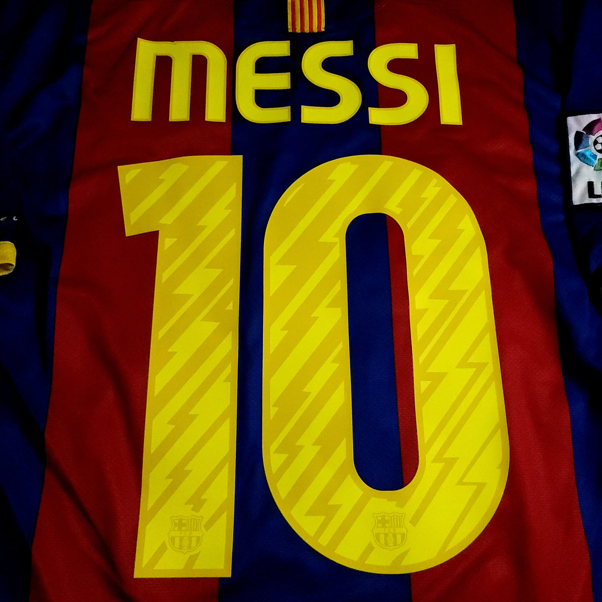Messi Barcelona 2010 2011 Home Soccer Jersey L SKU# 382354-488