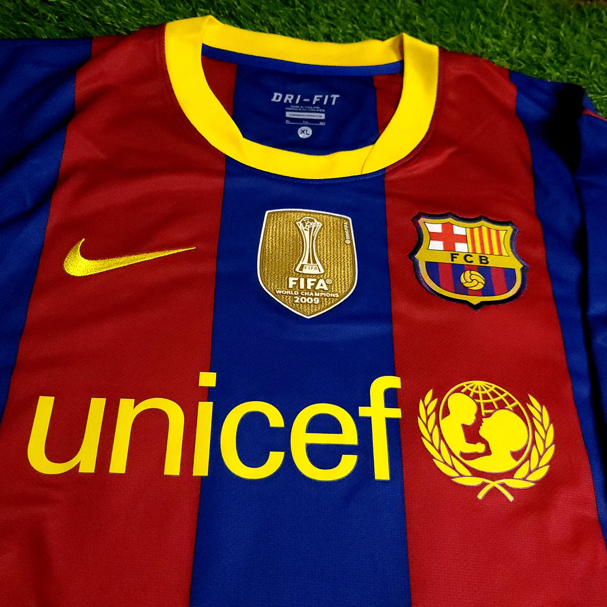 Messi Barcelona 2010 2011 Home Soccer Jersey XL SKU# 382354-488