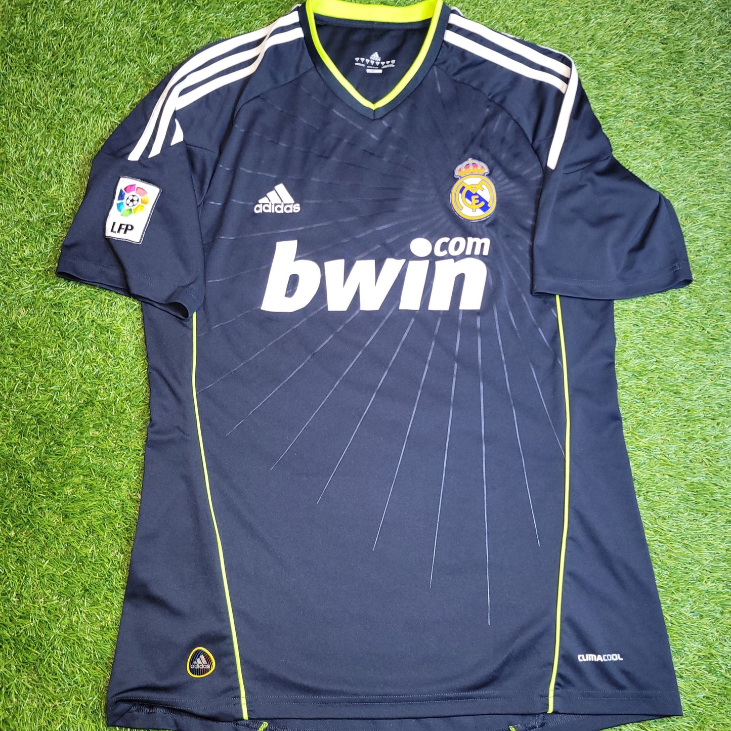 Cristiano Ronaldo Real Madrid 2010 2011 Away Soccer Jersey Shirt M SKU# P95985 Adidas