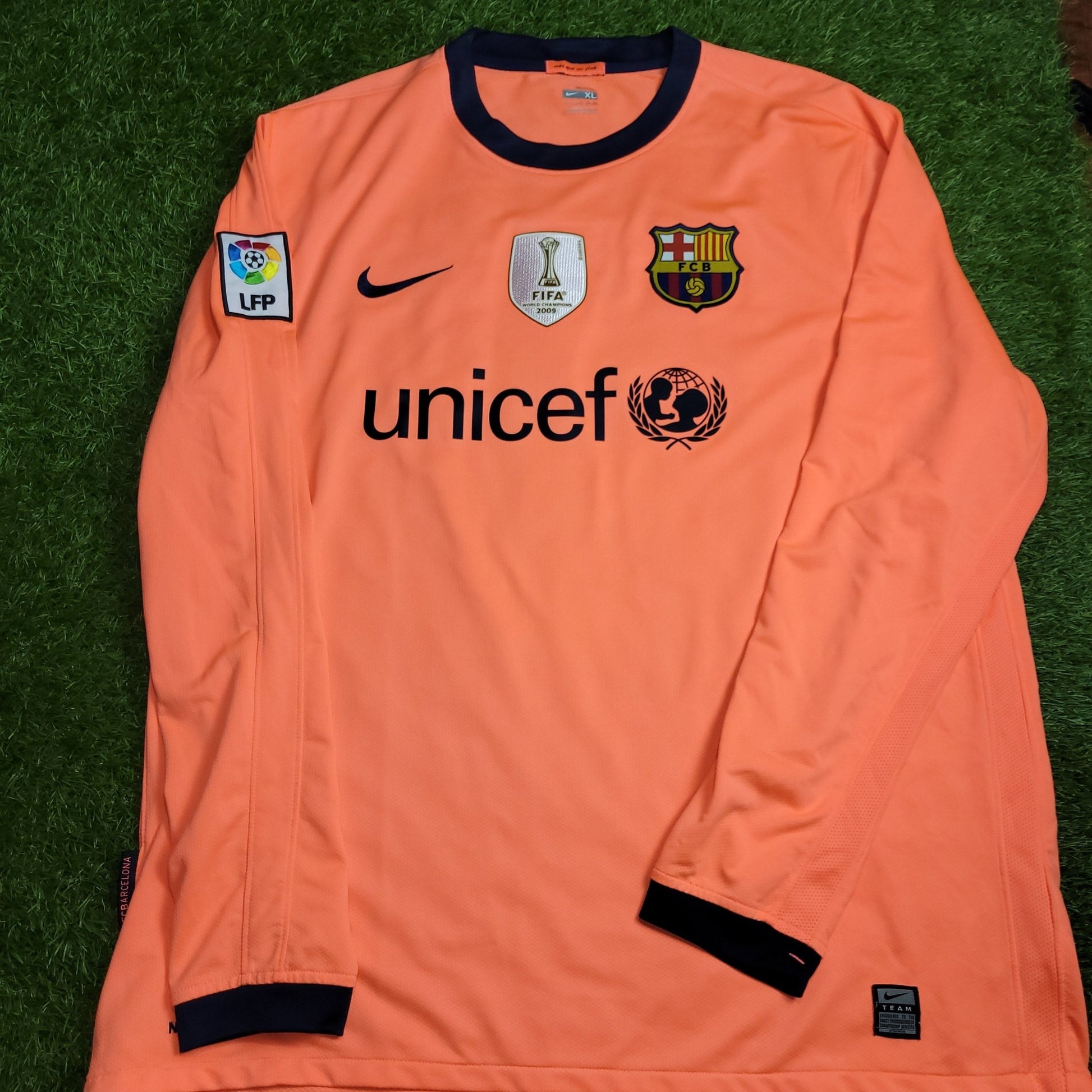 Ibrahimovic Barcelona DEBUT SEASON 2009 2010 Long Sleeve Away Soccer Jersey Shirt XL SKU 355021 - 870 Nike