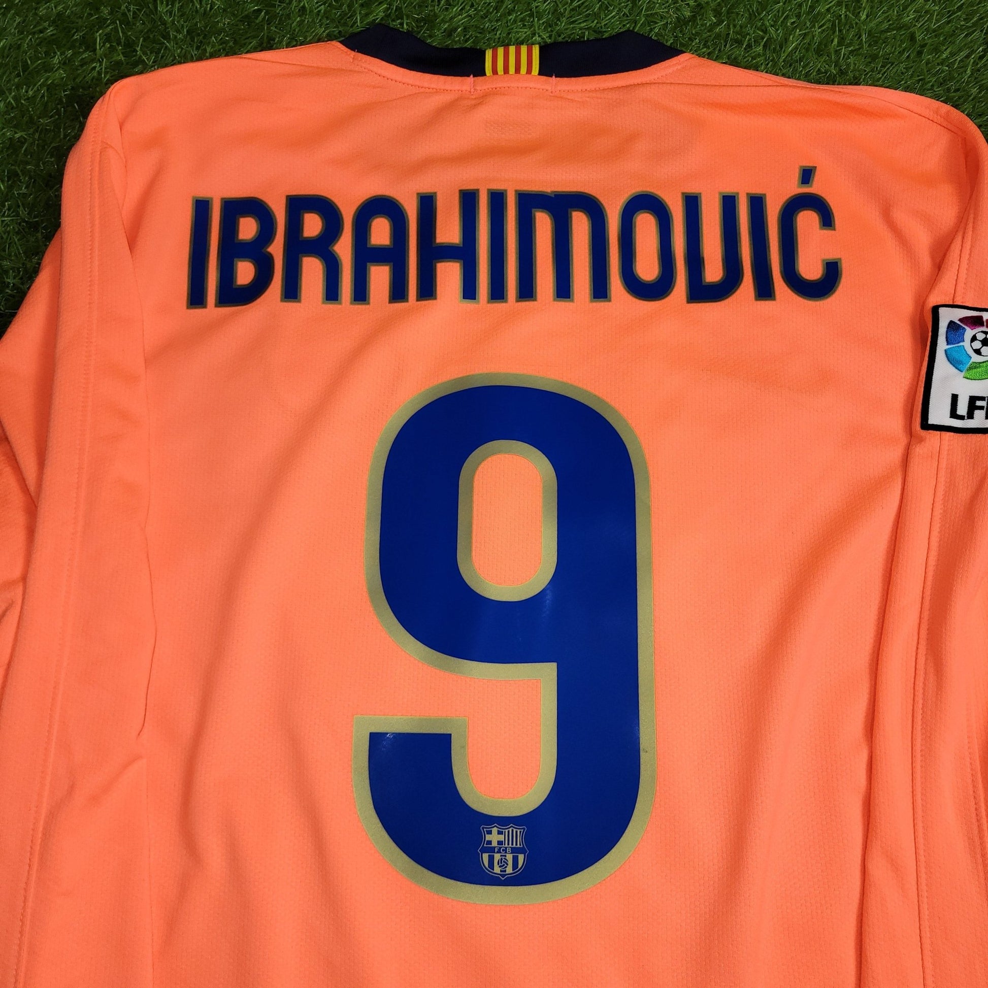 Ibrahimovic Barcelona DEBUT SEASON 2009 2010 Long Sleeve Away Soccer Jersey Shirt XL SKU 355021 - 870 Nike