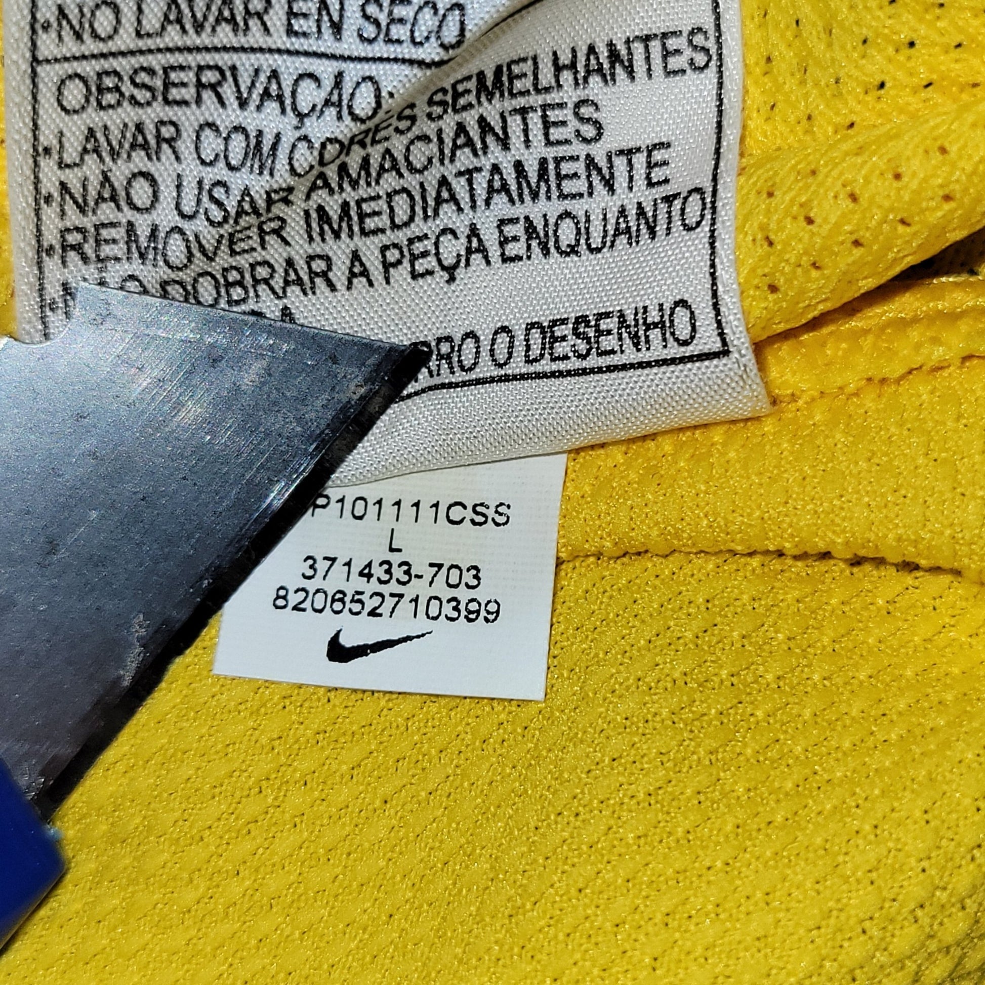 Kaka Brazil WORLD CUP 2010 Soccer Jersey Shirt L SKU 371433 - 703 Nike