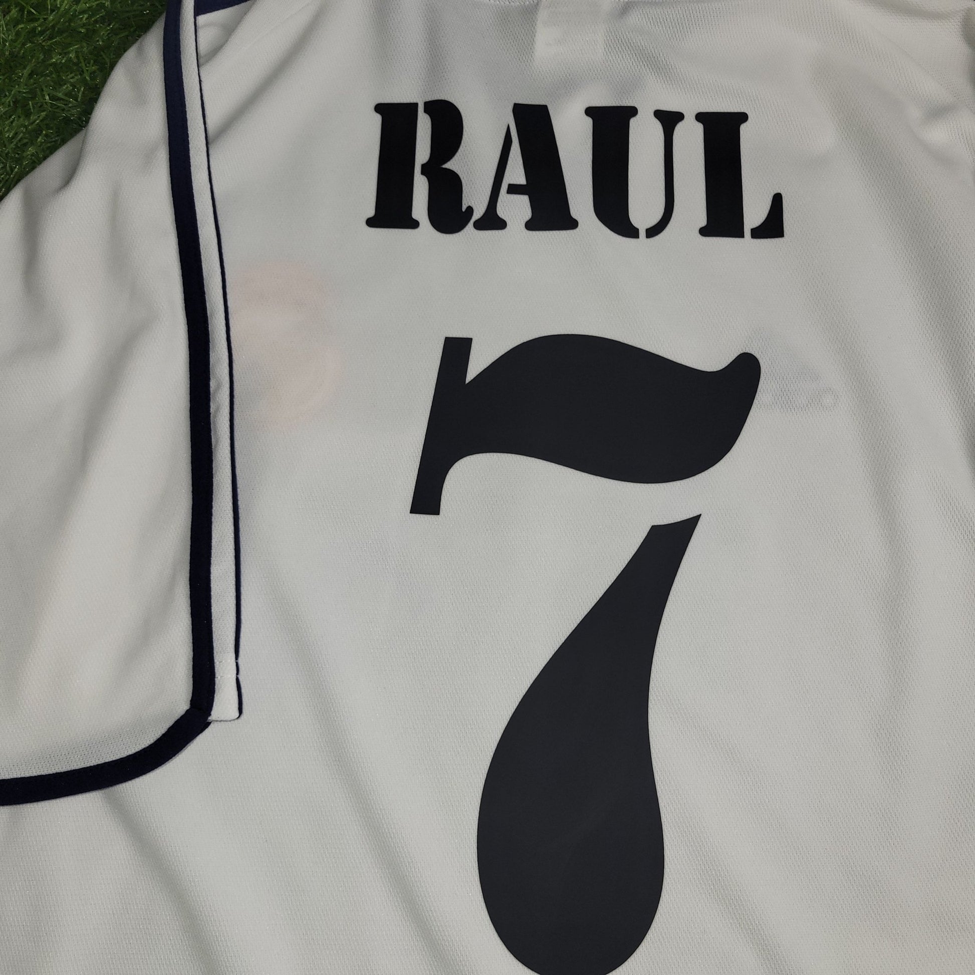 Raul Real Madrid 2000 2001 Soccer Jersey Shirt L SKU 685331 Adidas