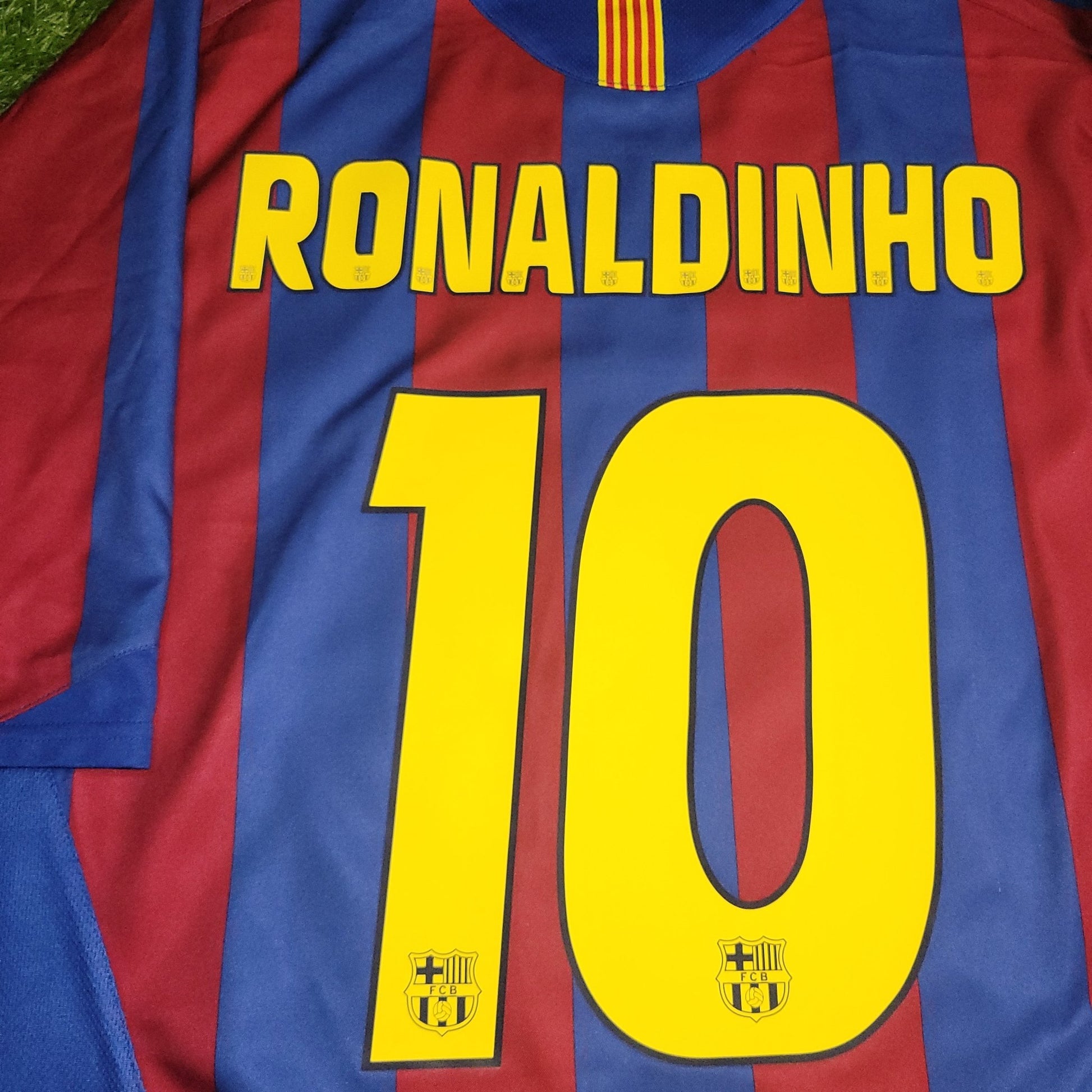 Ronaldinho Barcelona 2005 2006 Soccer Jersey Shirt XL SKU 195970 Nike