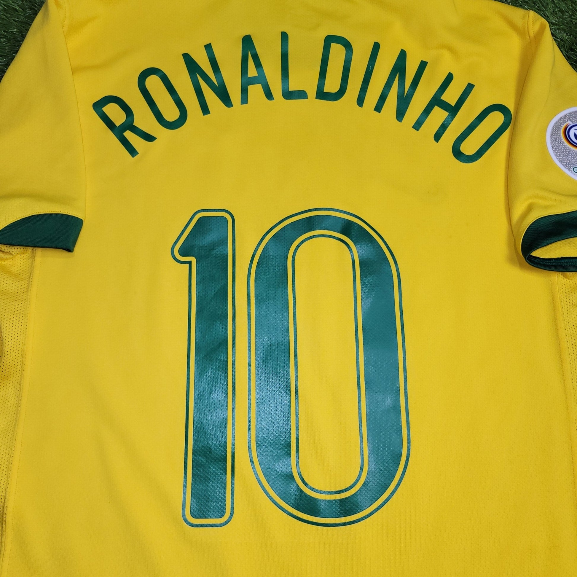 Ronaldinho Brazil 2006 World Cup Home Soccer Jersey Shirt M SKU# 103889 Nike