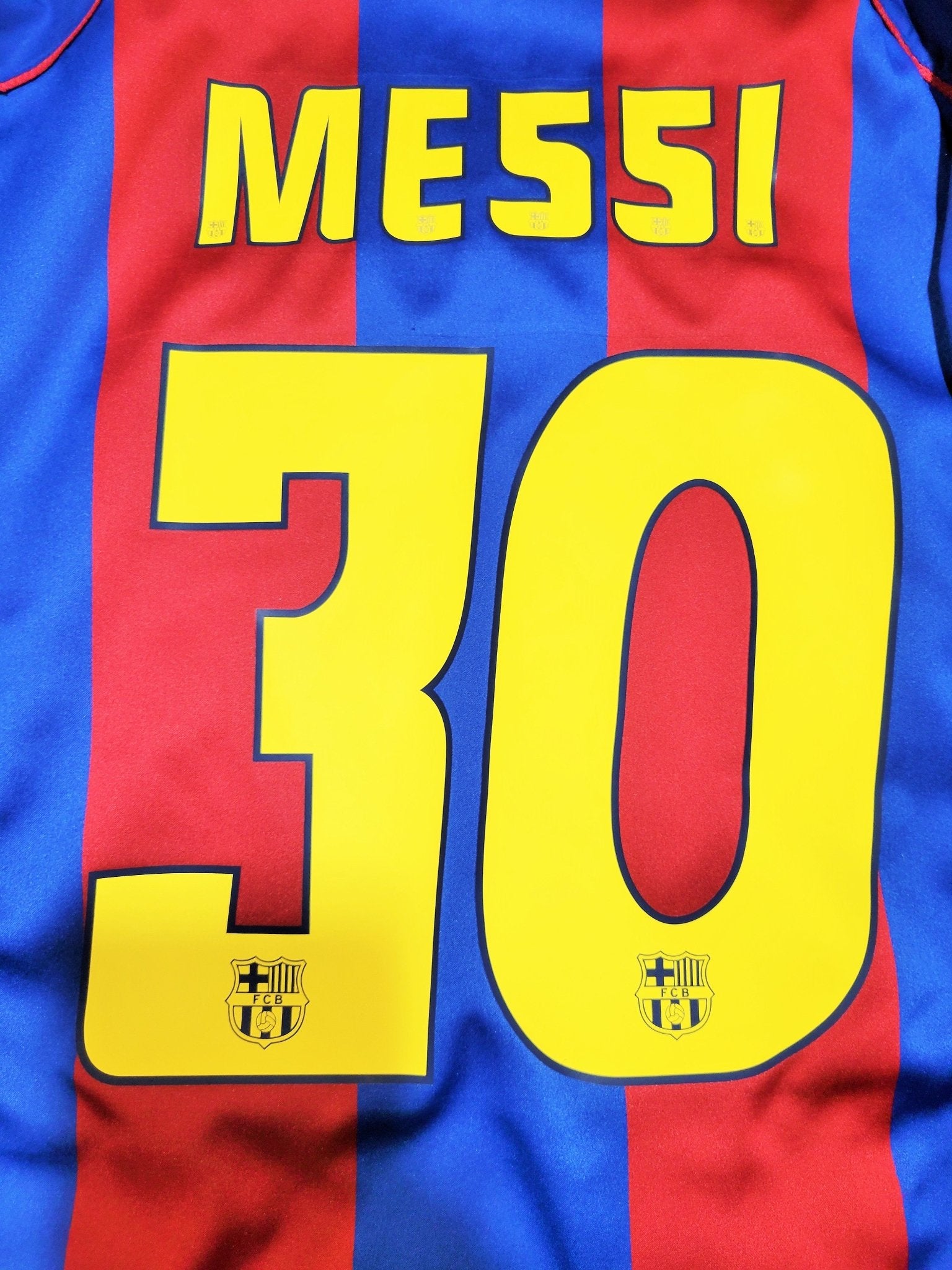 Messi Barcelona DEBUT SEASON 2004 2005 Home Soccer Jersey Shirt XL SKU# 118861 Nike