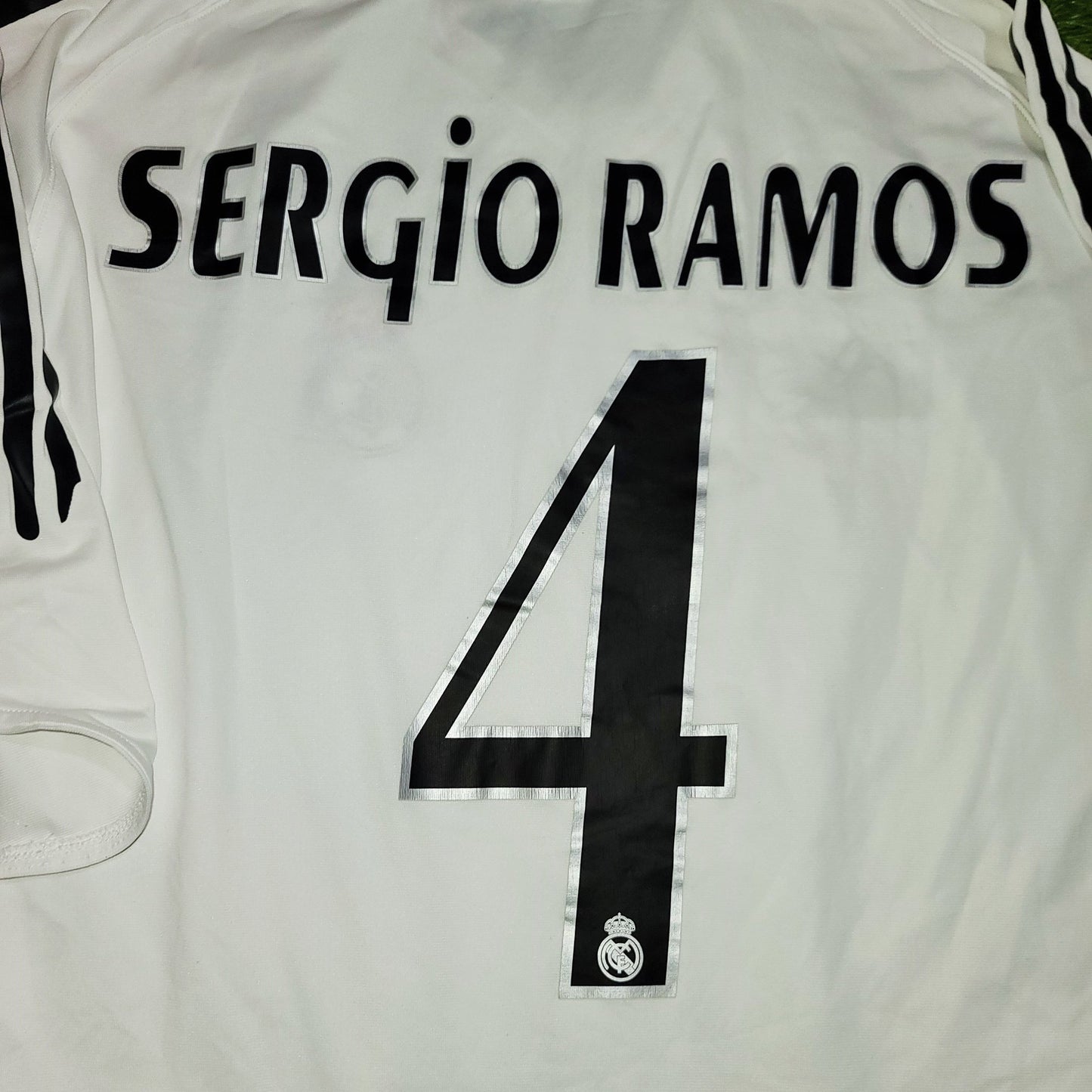 Ramos Real Madrid 2005 2006 Home Jersey Shirt Camiseta L SKU# 109879 APU002 foreversoccerjerseys