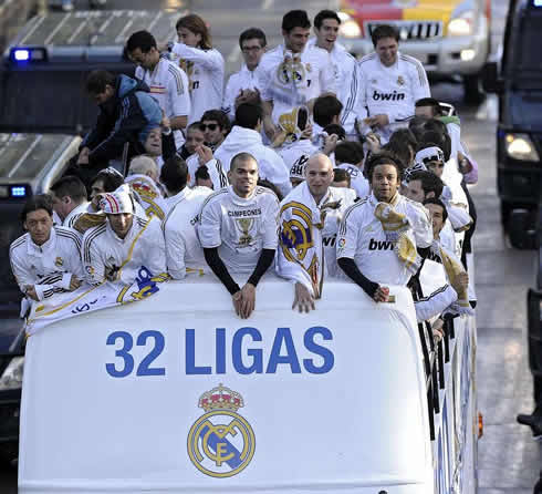 Real Madrid 2011 2012 LA LIGA CHAMPIONS Home Jersey Shirt Camiseta XL SKU# V13659 foreversoccerjerseys