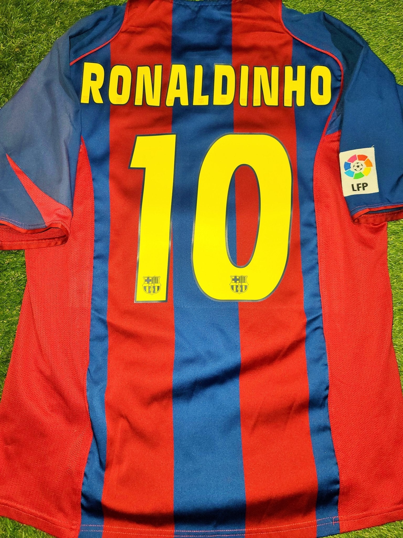 Barcelona 2004 ロナウジーニョ Home レプリカ ユニフォーム FC Barcelona 2004/05 Home Jersey Red Ronaldinho #10 - Etsy