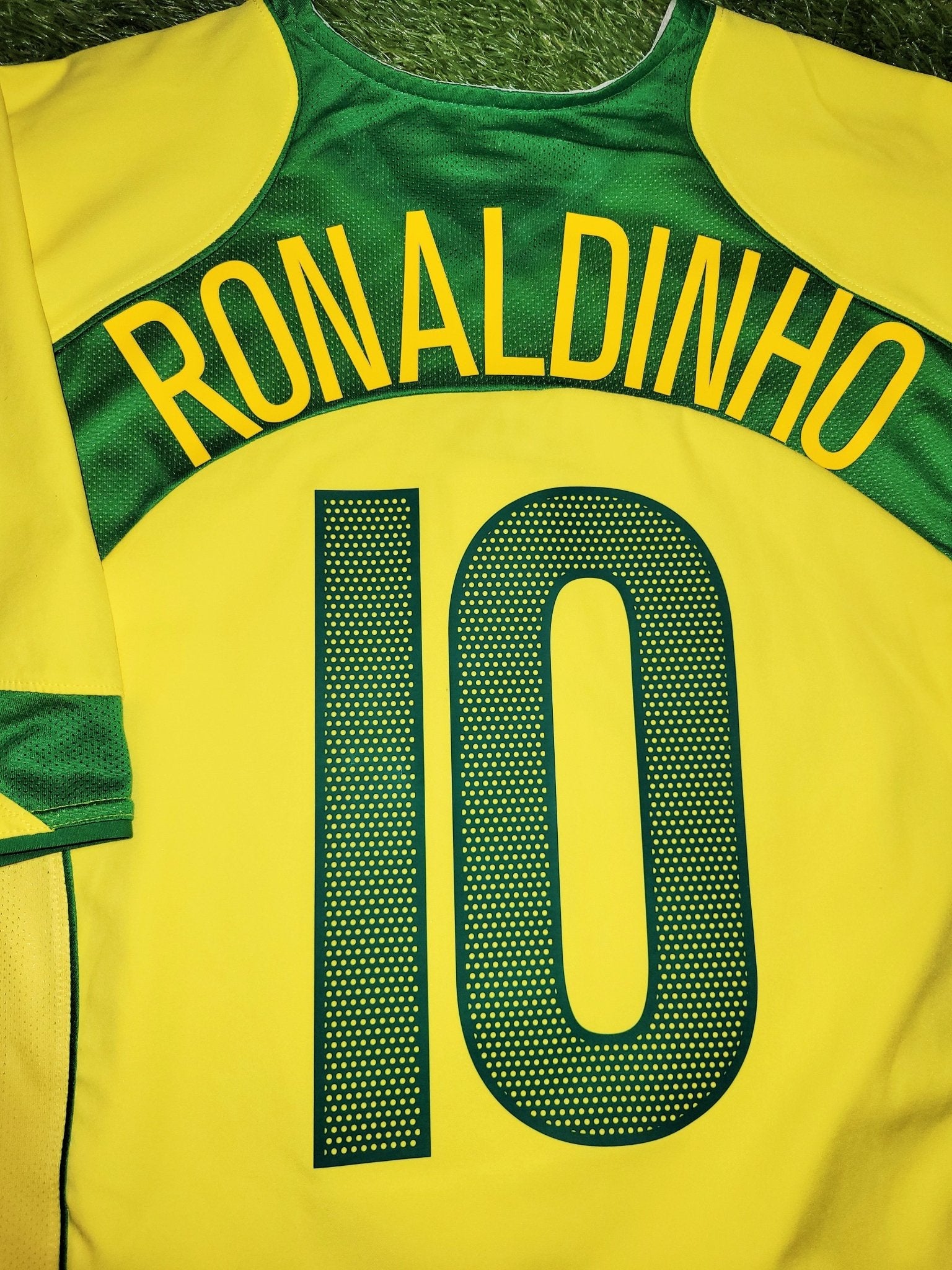 Ronaldinho Brazil 2004 Home Soccer Jersey Shirt L SKU# S41002PRX 788794 Nike