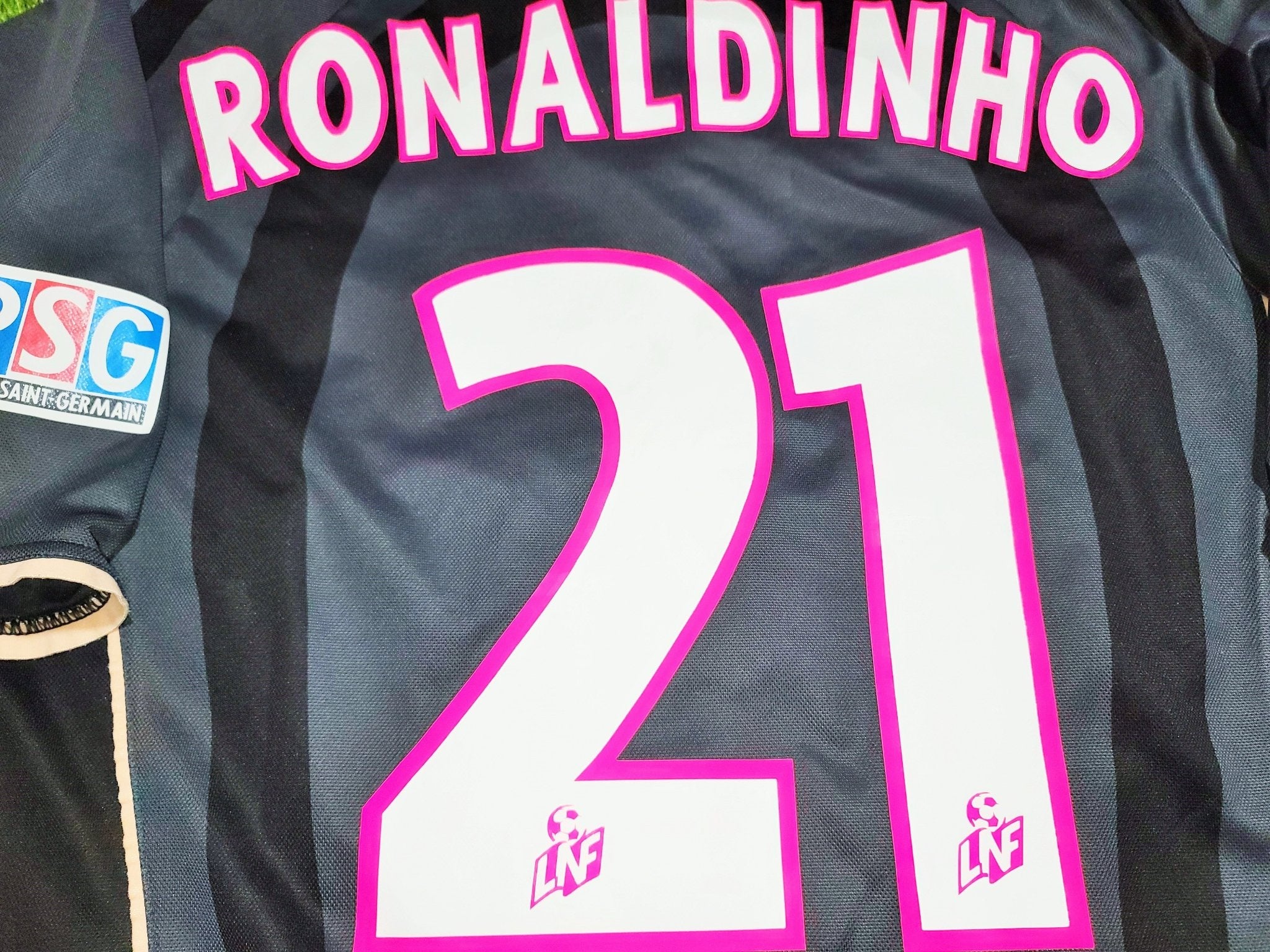 Ronaldinho PSG Paris Saint Germain 2001 2002 DEBUT SEASON Third